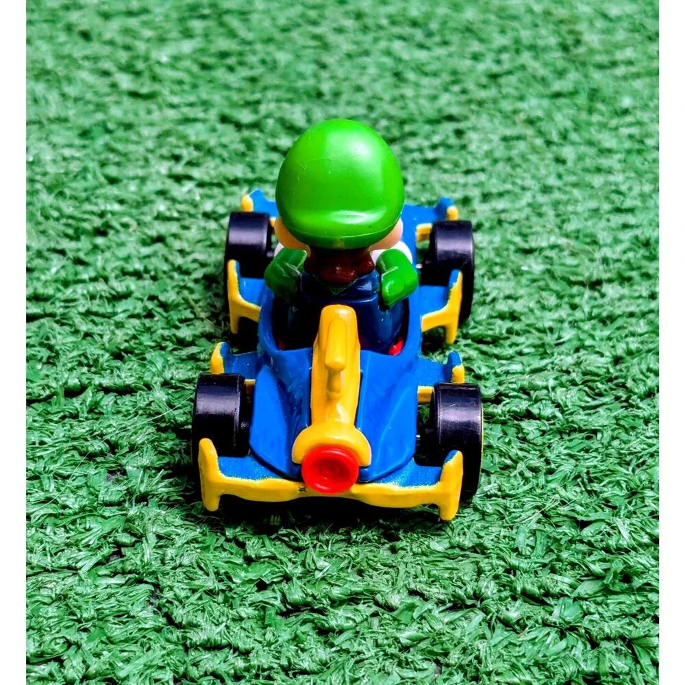 Hot Wheels 2018 Mario Kart Nintendo Mattel Mach 8 Luigi Diecast Race Car Toy EUC